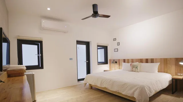 Superior, King Bed, Balcony, The Red Hotel 1/1