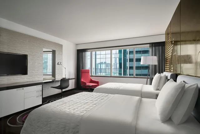 غرفة بسريرين مزدوجين مع دخول صالة النادي، Le Meridien Saigon 2/4