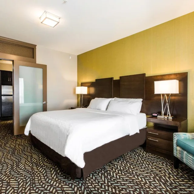 جناح بسرير كينج بمطبخ صغير، Holiday Inn Express & Suites Spruce Grove - Stony Plain 1/6