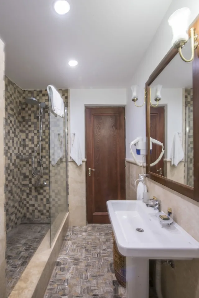 شقة فاخرة بسرير كينج بإطلالة على المدينة بغرفة نوم واحدة مع أريكة، Kopala Hotel 4/4