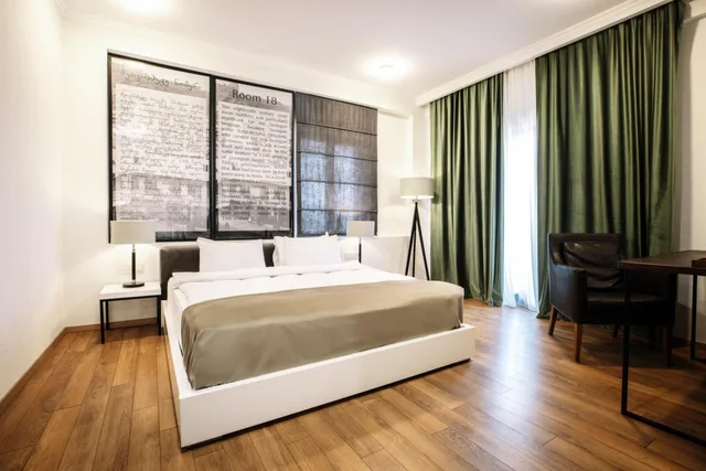 غرفة سوبيريور بسرير مزدوج بإطلالة على المدينة بشرفة، Citadel Narikala Hotel 4/10
