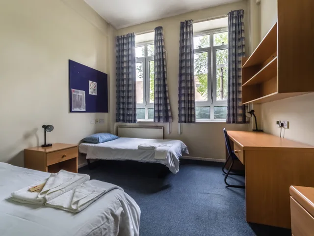 Basic, Twin Beds, LSE Bankside House 1/4