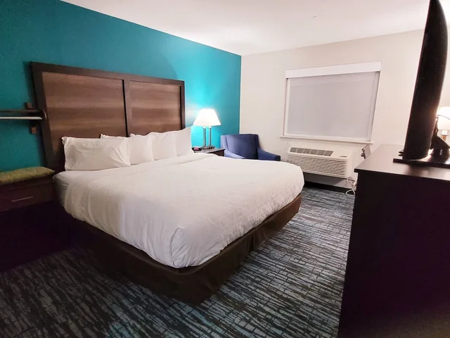 غرفة بسرير كينج لذوي الإعاقة، Clarion Pointe Harrodsburg 4/10