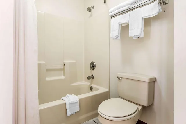 غرفة رباعية بسريرين مزدوجين، Quality Inn Gallatin-Nashville Metro 5/5