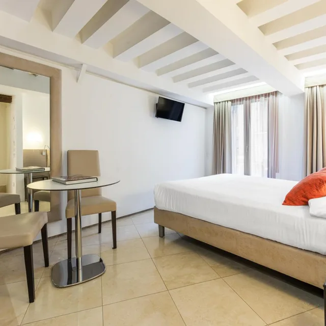 غرفة بسرير مزدوج أو سريرين منفصلين، Leone Hotel 1/5