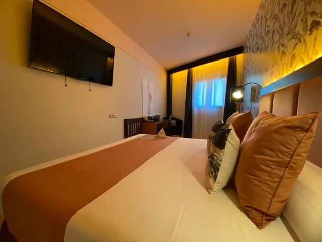 غرفة بسرير كينج، On Hotels Aleta Room 2/5