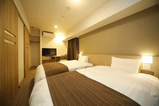 غرفة بسريرين منفصلين، DORMY INN HONHACHINOHE 1/4