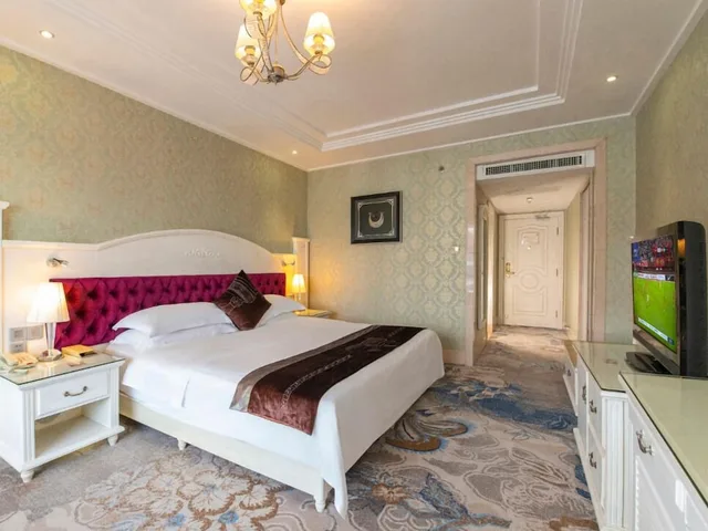 Deluxe, Queen Bed, Guilin Bravo Hotel Grand Wing 4/10