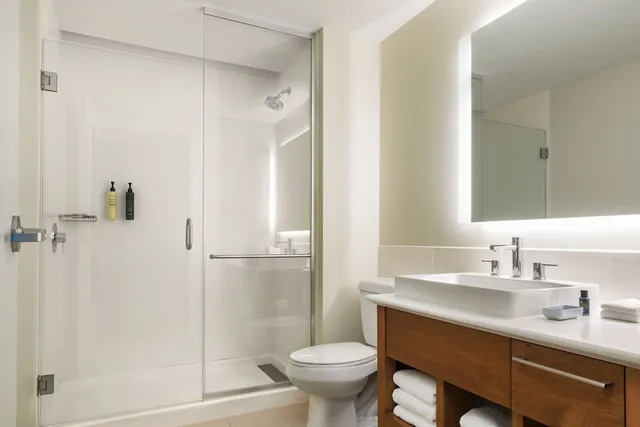 Studio, King Bed, Sofa, Element Orlando International Drive 3/4