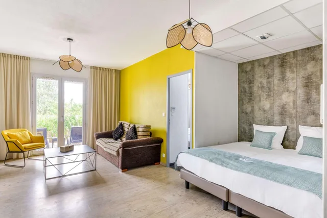 غرفة عائلية بسرير كينج وسريرين منفصلين مع أريكة، Sure Hotel by Best Western Beziers Le Monestie 8/12