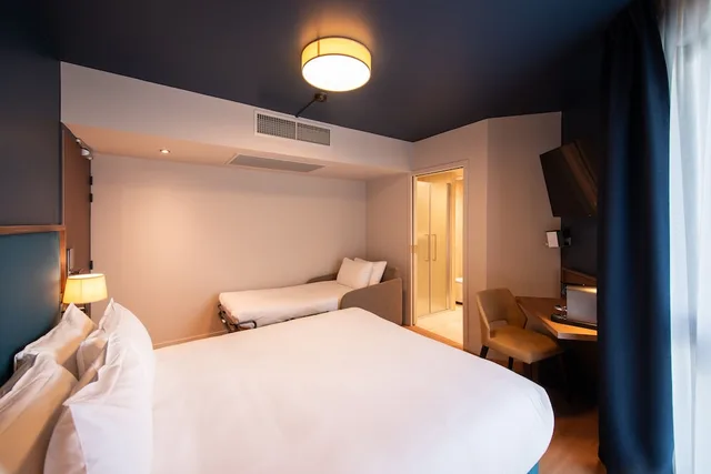 غرفة ثلاثية بسريرين منفصلين، Hotel de la Cite 2/5