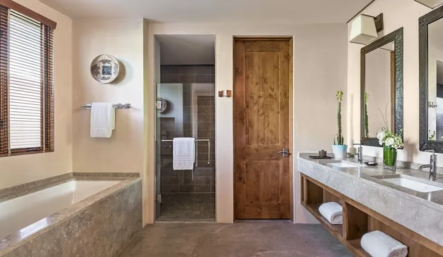 غرفة متصلة ديلوكس بسرير كينج وسريرين مزدوجين بغرفتي نوم، Four Seasons Resort Rancho Encantado Santa Fe 8/8