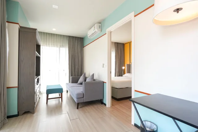 غرفة قياسية بمطبخ، DLUX Condominium 1/1