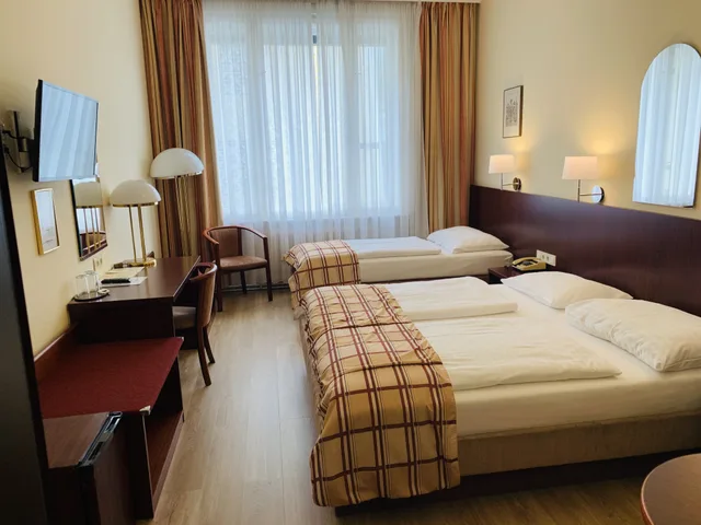 غرفة قياسية ثلاثية، Hotel Continental 2/5