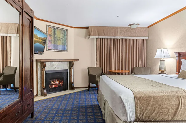 غرفة قياسية بسرير كينج لذوي الإعاقة، Chateau Big Bear Boutique Hotel, BW Signature Collection 2/5