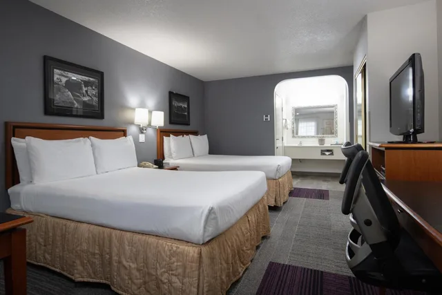 غرفة بسريرين كوين، Atherton Park Inn & Suites 1/1