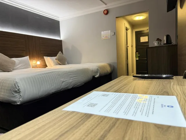 غرفة سوبيريور بسرير كينج وسرير فردي، Best Western Plough & Harrow Hotel 1/4