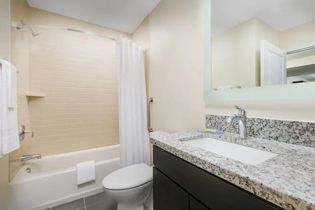 جناح بسرير كينج مع أريكة، Candlewood Suites Orlando Lake Buena Vista 1/1