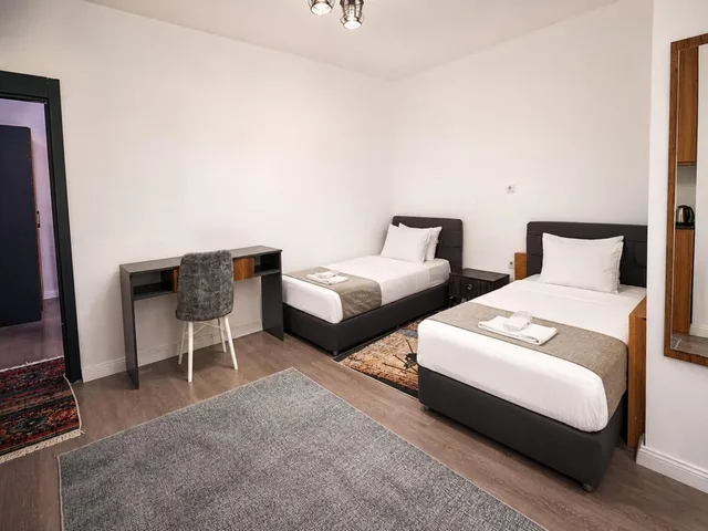 Suite, King Bed, Side Mira Palace 1/8