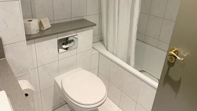 غرفة قياسية بسرير مزدوج وسرير فردي، Maldron Hotel Newlands Cross 2/4