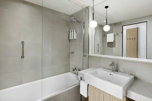 غرفة بسريرين منفصلين، Courtyard by Marriott Zurich North 8/8
