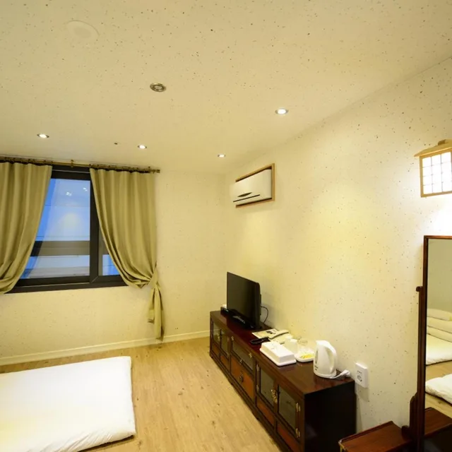 Korean, Deluxe, Double Bed، Hotel Graytone Dunsan 6/6