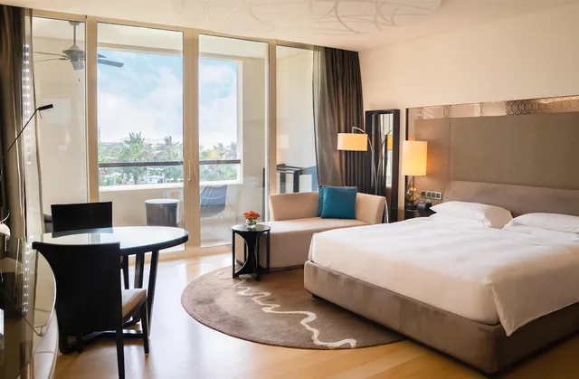 Room, King Bed, Golf Course View, Park Hyatt Abu Dhabi Hotel & Villa - Saadiyat island 2/9