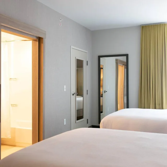 Suite, Queen Bed, Sofa, Bathtub, Accessible, SpringHill Suites by Marriott South Bend Notre Dame Area 3/7