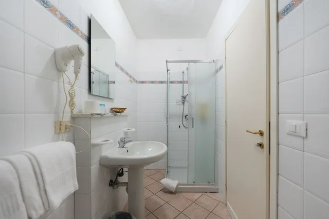 غرفة ثلاثية بفراش فوتون وسرير مزدوج وسرير فردي، Hotel Residence Sant Angelo 6/6
