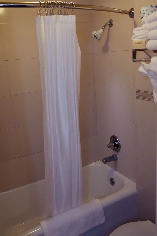 جناح استوديو بسريرين كوين، Gilmore Hotel, Trademark Collection by Wyndham 3/3