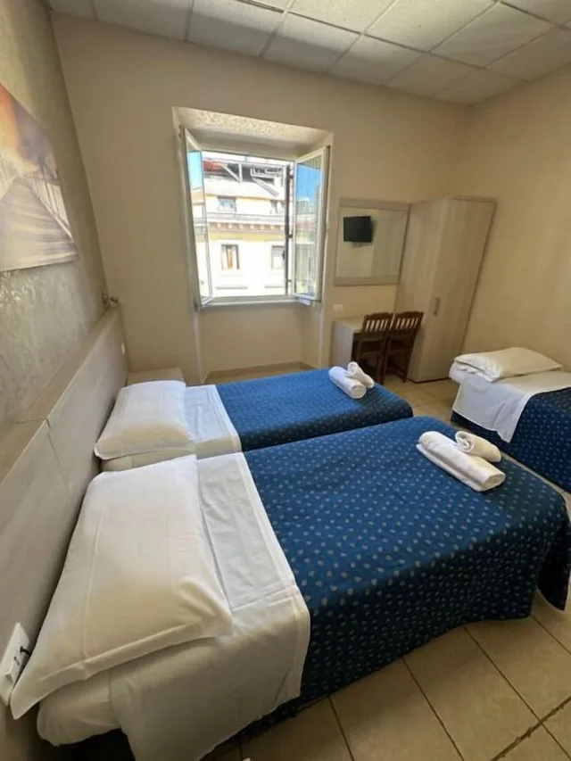 غرفة ثلاثية، Concorde Hotel 2/4