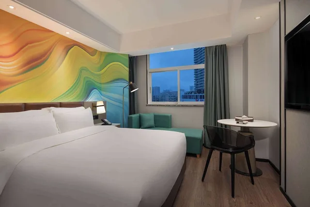 Elegant, Queen Bed، Ramada Encore by Wyndham Guangzhou Jiangnan West 1/1