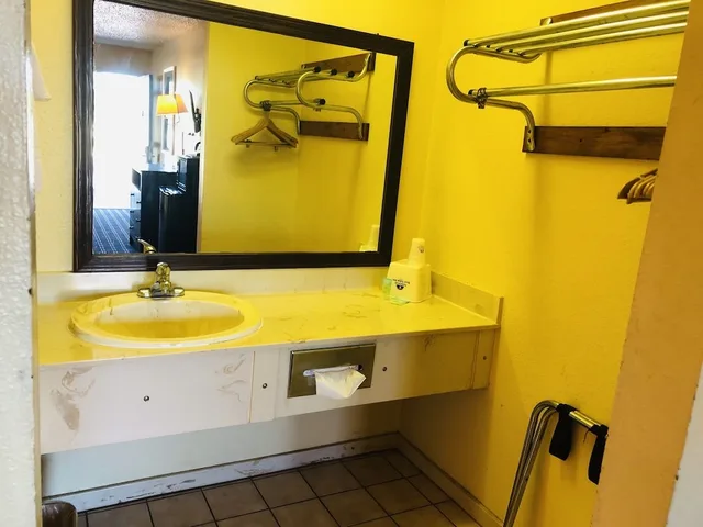 غرفة بسرير مزدوج للمدخنين، Americas Best Value Inn Suites 5/6