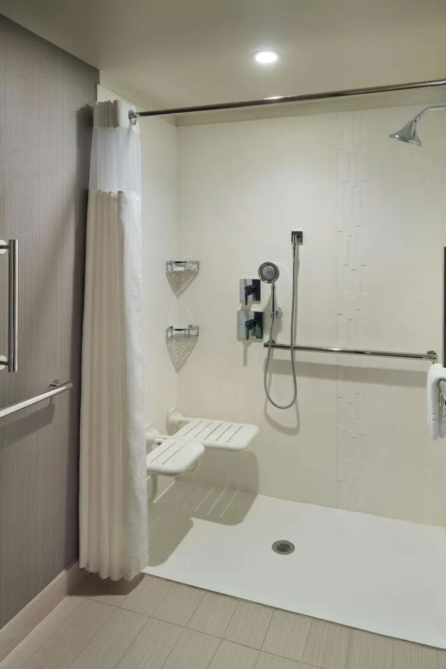 غرفة بسرير كوين، Courtyard By Marriott Lagrange 3/6
