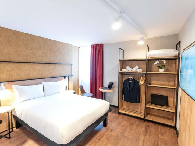 غرفة متصلة بسرير مزدوج وسريرين منفصلين، Kyriad Paris Nord Porte de Saint Ouen Formely Alliance Hotel Paris Porte de Saint Ouen 5/20