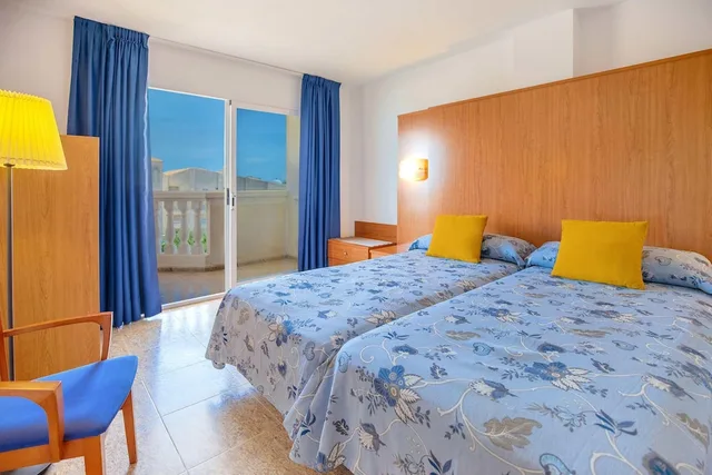 Family, 3 Beds, Sofa, Terrace, Hotel Servigroup Romana 2/7