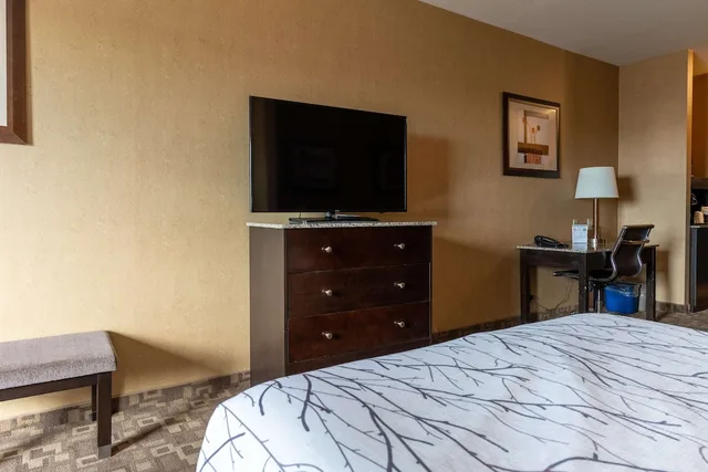 جناح عائلي بسريرين كوين مع أريكة، Best Western Plus South Edmonton Inn and Suites 2/8