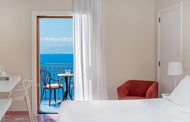 غرفة كومفورت بسرير كينج بإطلالة على البحر بشرفة، Hotel Belair 6/10