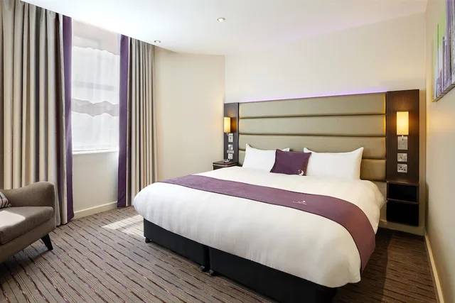 غرفة قياسية بسرير مزدوج لذوي الإعاقة، Premier Inn Aberdeen (Anderson Drive) 1/2