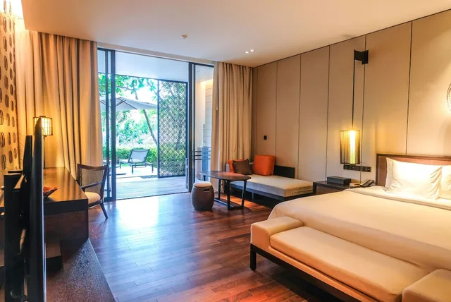 غرفة ديلوكس بسرير كينج بشرفة، Radisson Blu Bali Uluwatu 2/10