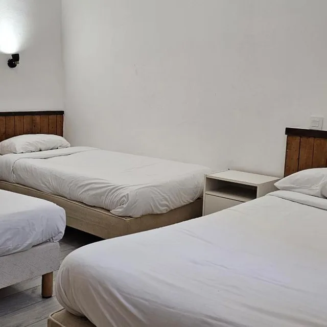 غرفة رباعية، Hotel Corona 9/10