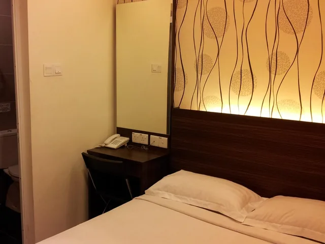 غرفة جونيور ديلوكس بسرير مزدوج، The Regency Garden Hotel 2/2