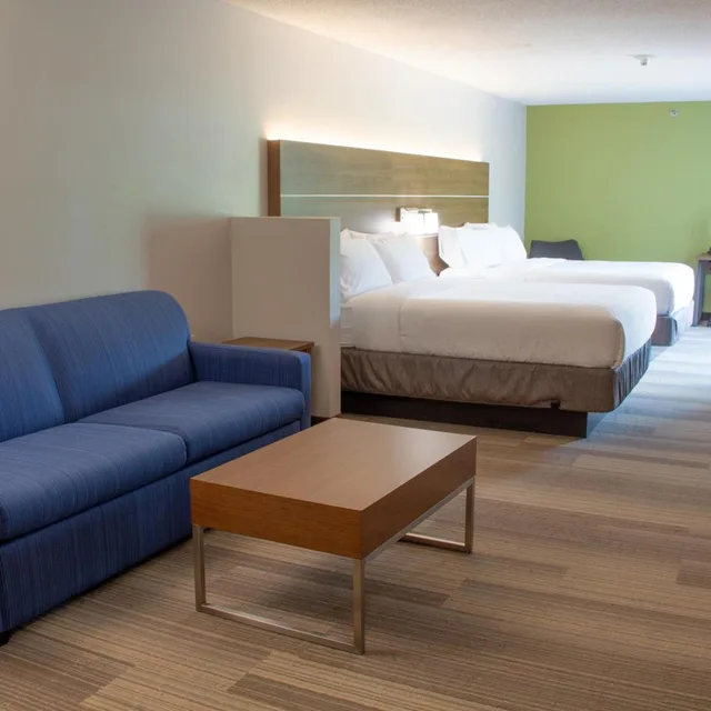 جناح بسرير كوين مع أريكة، Holiday Inn Express & Suites Lexington Dtwn Area-Keenland 6/9