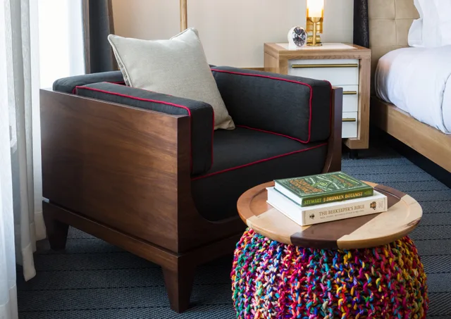 Room, King Bed, City View, Corner, The Kimpton Schofield Hotel 3/4