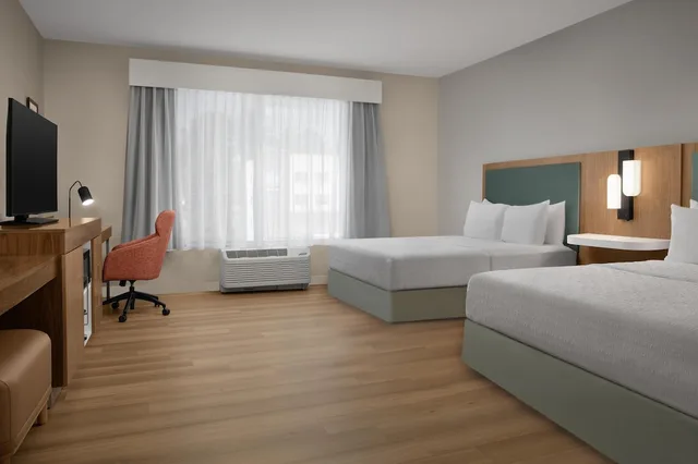 غرفة بسريرين كوين بحوض استحمام لذوي الإعاقة، Hampton Inn & Suites Fayetteville 3/10