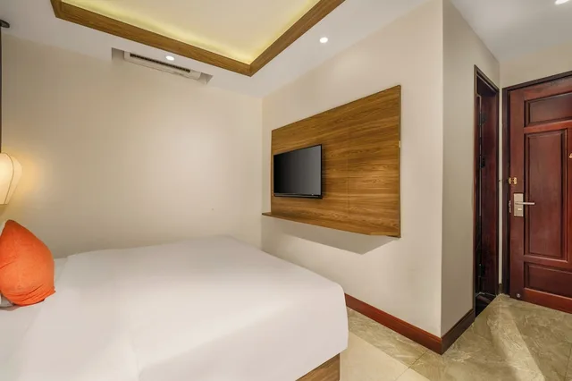 غرفة ديلوكس بسرير كينج بشرفة، Southern Hotel Hoi An 6/10