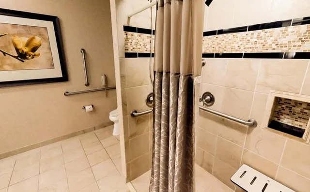 جناح بسرير كوين لذوي الإعاقة، Eden Resort And Suites, BW Premier Collection 9/9