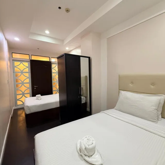 جناح بغرفتي نوم، Sierra Hotel 1/10