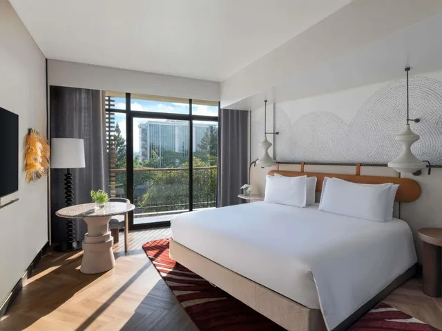 غرفة ديلوكس بسرير كينج، Movenpick Kigali 2/7