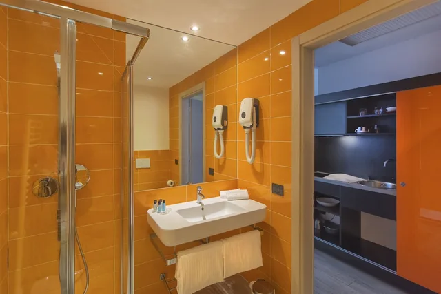 غرفة كلاسيكية ثلاثية بسرير كينج وسرير فردي بغرفة نوم واحدة، Blue Shades Aparthotel 7/8